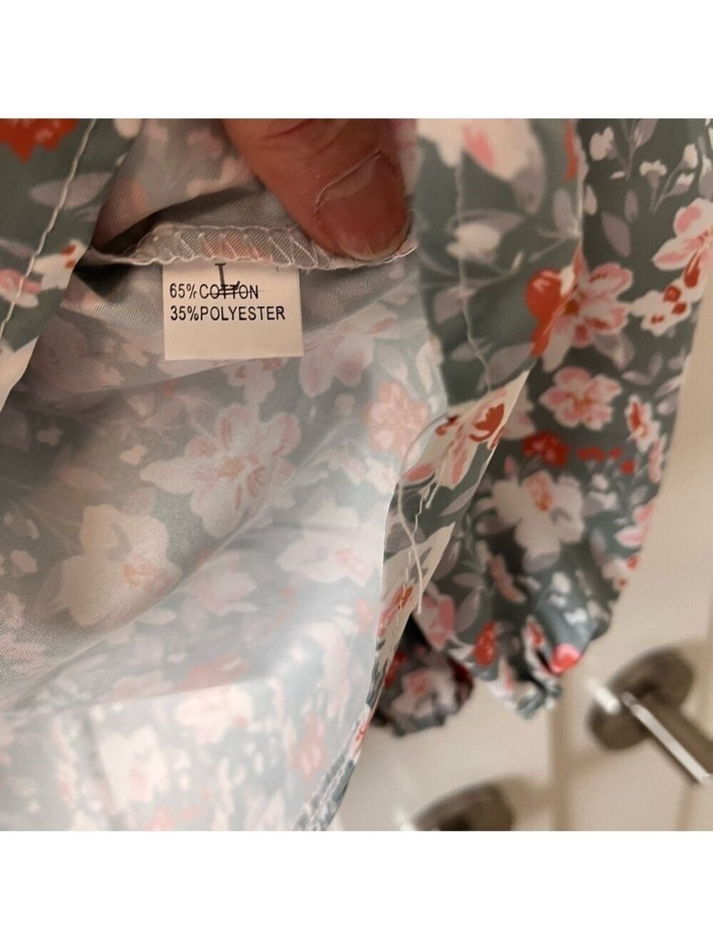 Floral V-Neck Blouse - Picture 7 of 8